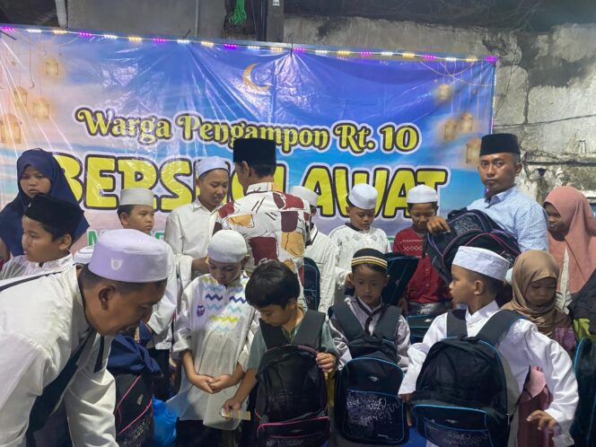 
 Tangis Air Mata Bahagia di Pengampon RT 10: Ketika 40 Anak Yatim Tersenyum di Malam Peringatan Maulid Nabi, Warga Guyup Meneladani Cinta Kasih Rasulullah Saw