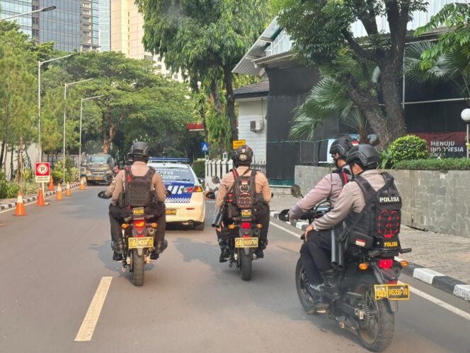 
 Ciptakan Rasa Aman Polisi Kembali Laksanakan Patroli Skala Besar di Jakarta