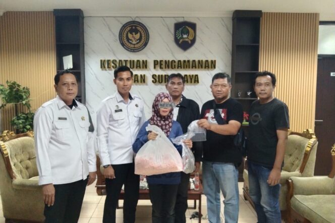 
 Petugas Rutan Surabaya Gagalkan Upaya Penyelundupan 230 Gram Ganja Lewat Makanan Ringan