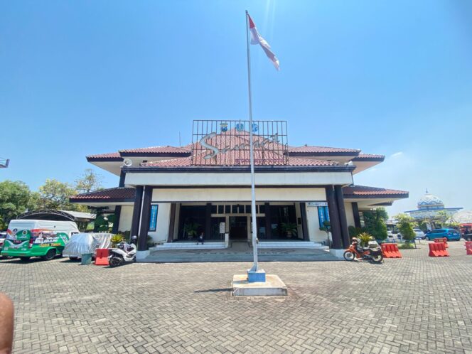 
 Satuan Manungal Satu Atap, Samsat Sidoarjo Kota Menuai Apresiasi Publik Melayani Dengan Penuh Prima