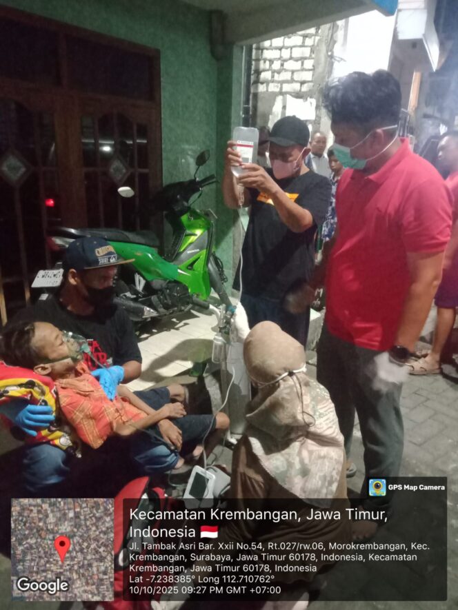 
 Tim Nakes Puskesmas Morokrembangan Jemput Pasien Kondisi Kesadaran Menurun ke RS Soewandhi