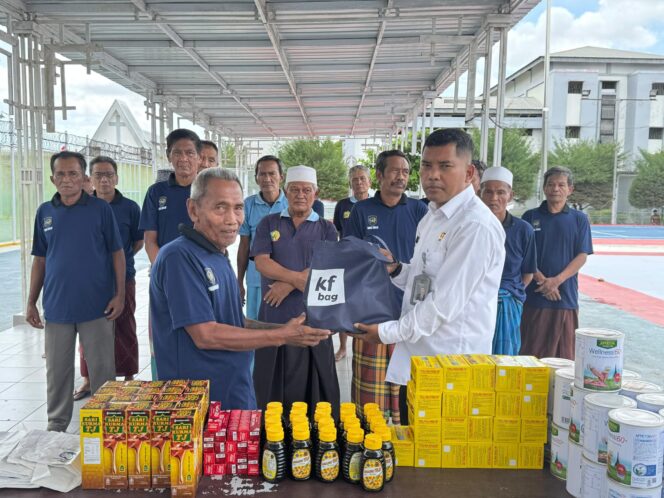 
 Peduli Kesehatan Warga Binaan, Lapas Narkotika Pamekasan Gelar Pemberian Makanan Tambahan untuk Lansia dan Disabilitas