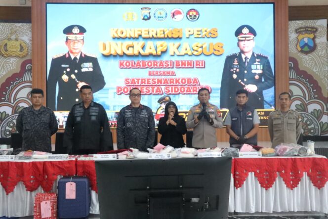 
 Polresta Sidoarjo Berhasil Gagalkan Penyelundupan 8,2 Kilogram Sabu