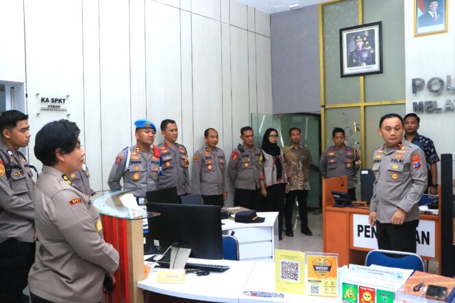 
 Wakapolda Jatim Kunjungi Polres Ngawi Tinjau Kesiapan Pelayanan Masyarakat di SPKT