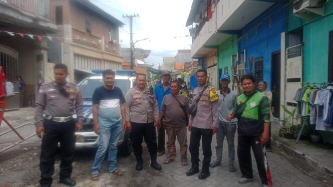 
 Bangun Komunikasi dan Kebersamaan, Polsek Simokerto Sapa Warga RW 02 Simolawang