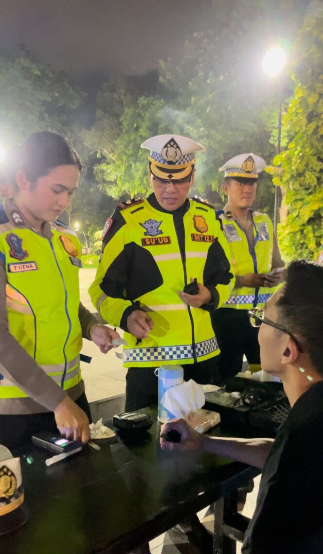 
 Kostum Seram, Napas Alkohol : Polrestabes Surabaya Razia Pengemudi Usai Pesta Halloween