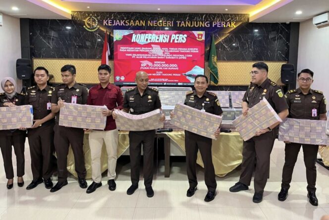 
 Modus Overestimate di Proyek Pelindo, Kejari Tanjung Perak Amankan Uang Sitaan Rp70 Miliar