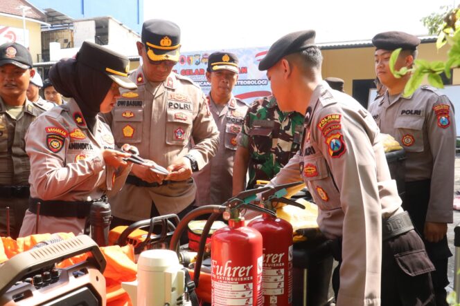
 Perkuat Koordinasi dan Respons Cepat, Polres Pelabuhan Tanjung Perak Gelar Apel Siaga Bencana
