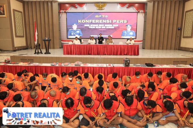 
 Polda Jatim Berhasil Ungkap 1.443 Kasus dan Amankan 1.135 Tersangka Selama Operasi Sikat Semeru 2025