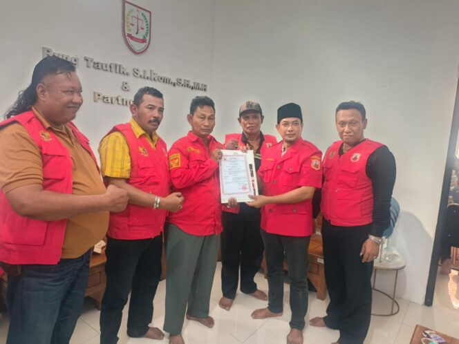 
 MADAS Berkibar Penyerahan SK dan KTA DPC Gresik di Kantor DPP MADAS Surabaya