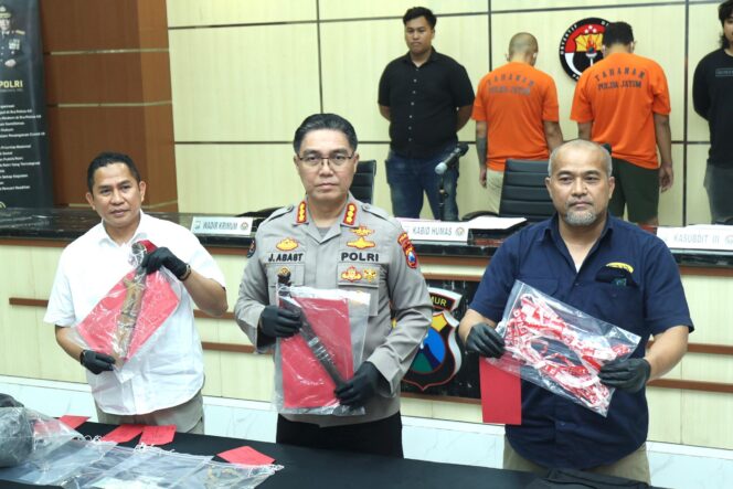 
 Polda Jatim Ungkap Sindikat Pencurian Bersenjata di Minimarket Lintas Provinsi