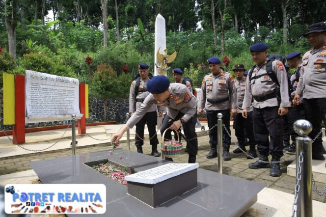 
 Personel Polres Madiun Napak Tilas ke Monumen Sakip–Sanali
