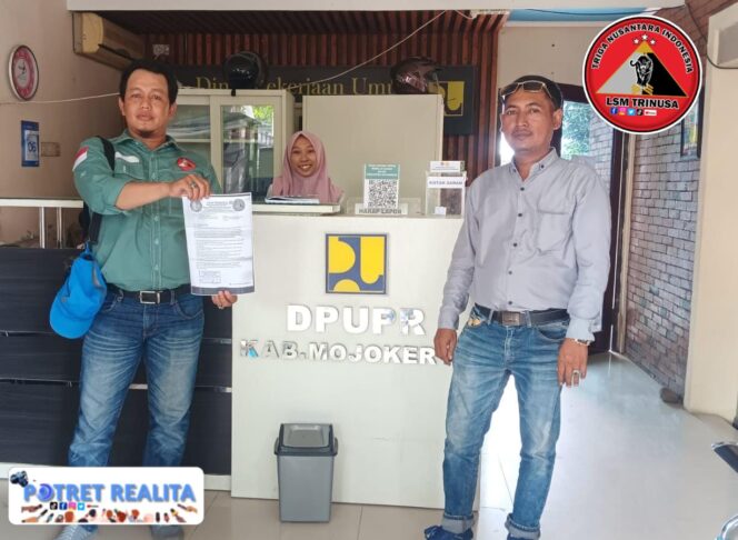 
 3. LSM TRINUSA Surabaya Minta Dinas PUPR Mojokerto Bertanggung Jawab atas Kerusakan Jalan Diduga Akibat Galian PT Telkom