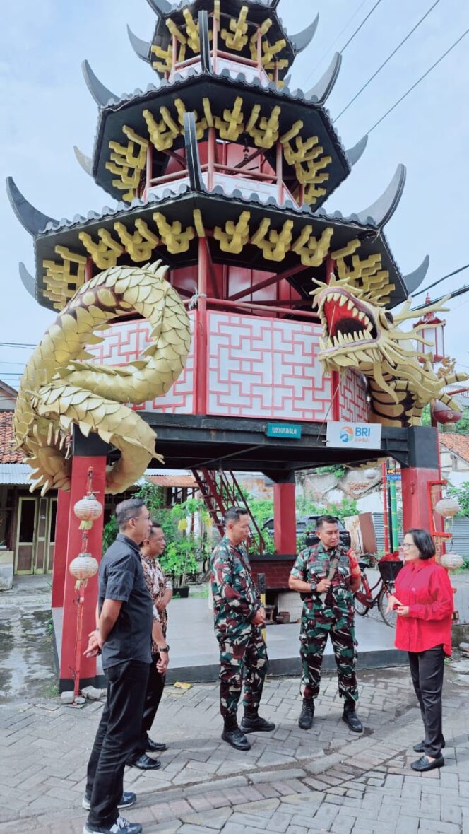 
 Camat Simokerto Noervita Amin Tunjukkan Kepemimpinan Humanis, Dekat dengan Warga dan Tanggap Setiap Masalah