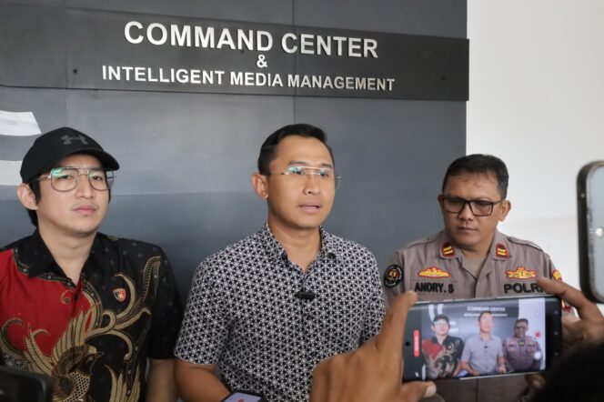 
 Aksi Viral Terekam CCTV: Curi Puluhan Lampu Kota Lama, Diamankan Polrestabes Surabaya