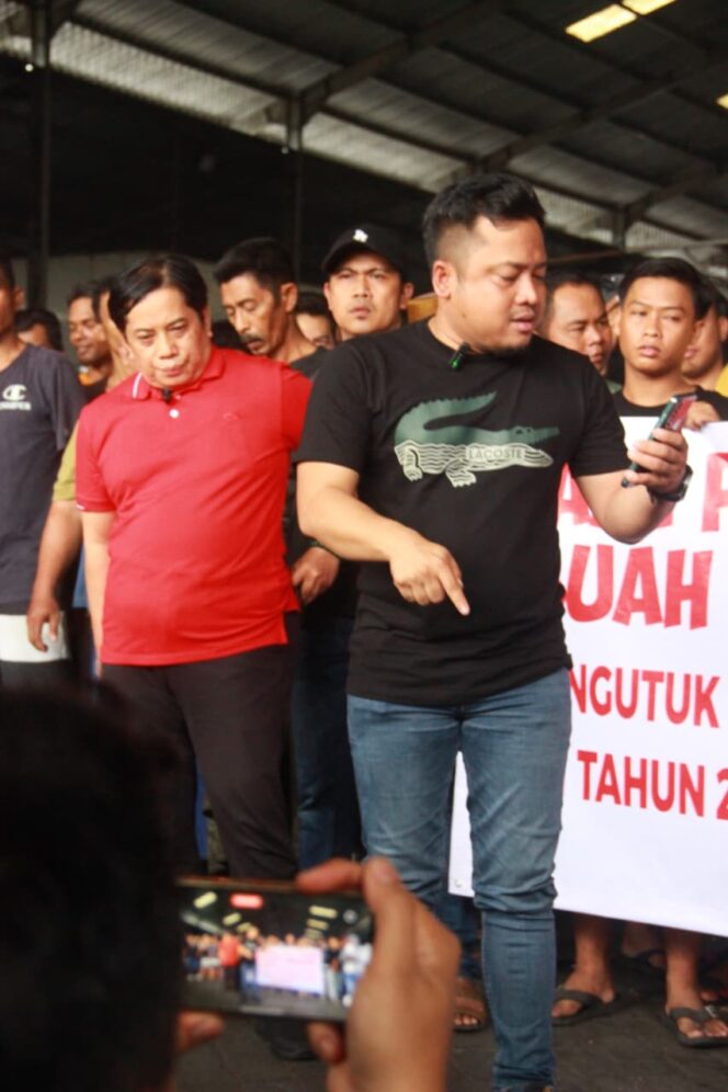 
 ‎Pedagang Buah Tanjungsari Gelar Aksi Demo Tolak Perwali No. 1 Tahun 2023 ‎