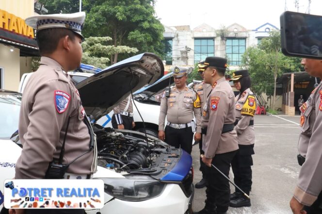 
 Polres Pelabuhan Tanjung Perak Gelar Apel Operasi Zebra Semeru 2025, Tegaskan Komitmen Tekan Pelanggaran dan Kecelakaan Lalu Lintas