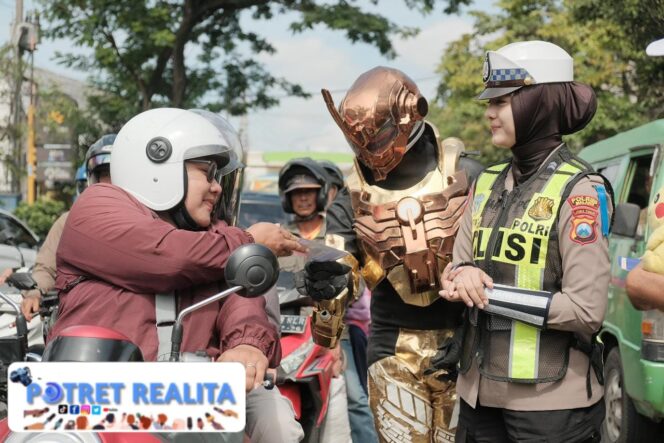 
 Kreatif, Sosialisasi Operasi Zebra Polres Malang Jadi Super Hero