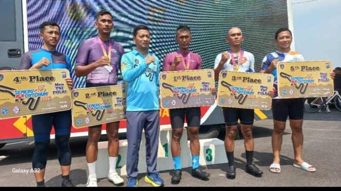 
 Dedikasi dan Disiplin, Pak Holili Bawa Polsek Kenjeran Juara di Semeru Criterium 2025