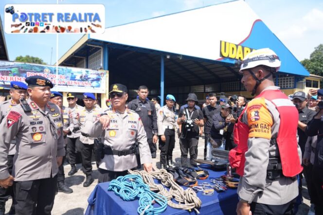 
 Polri Kerahkan 497 Personel untuk Percepatan Penanganan Bencana di Aceh, Sumut, dan Sumbar