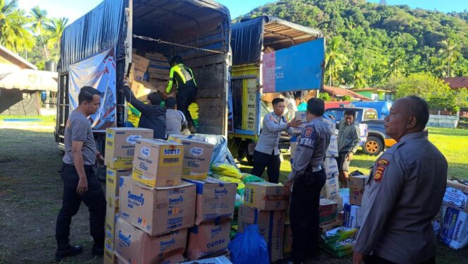 
 Polri Salurkan Puluhan Ribu Bantuan Logistik untuk Korban Bencana Alam di Sumatera Barat