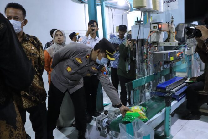 
 Antisipasi Lonjakan Harga, Polres Madiun Intensifkan Sidak Bahan Pokok Jelang Natal dan Tahun Baru