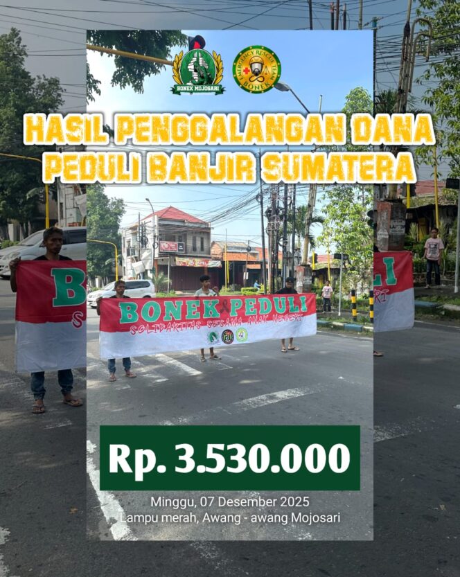 
 Peduli Korban Banjir Sumatera, Bonek dan Bonita Mojosari Galang Donasi di Perempatan Awang-Awang