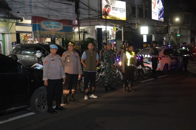 
 Antisipasi Gangguan Kamtibmas Nataru, TNI-Polri Gelar Patroli Skala Besar di Surabaya