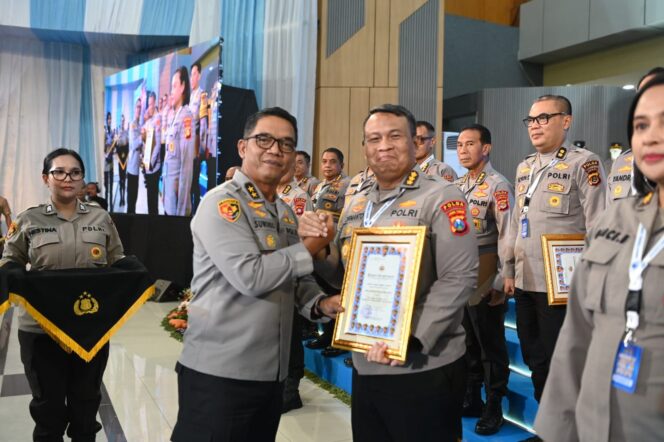 
 Prestasi Nasional: Rolog Polda Jatim Sabet Dua Penghargaan Pengelolaan BMN dari Aslog Kapolri
