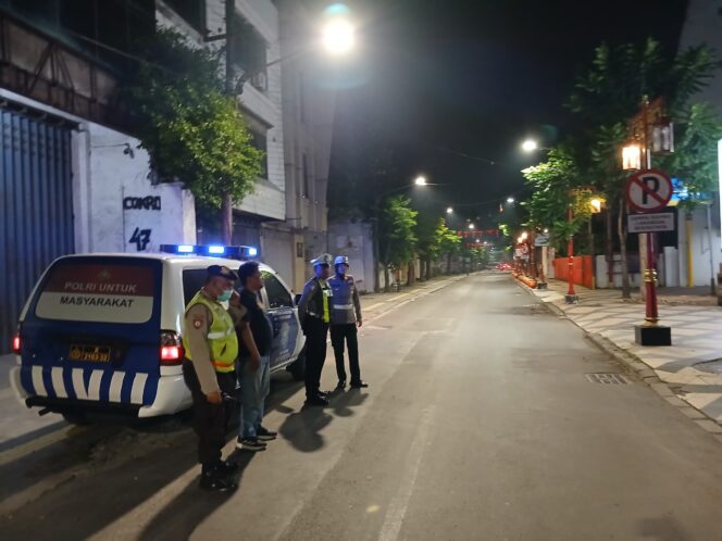 
 Jelang Akhir Tahun, Polsek Pabean Cantikan Perkuat Patroli Keamanan Malam Hari