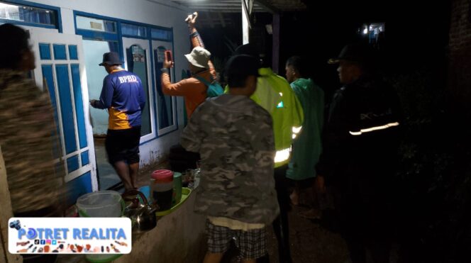 
 Polres Probolinggo Gerak Cepat Bantu Warga Terdampak Banjir di Tiris