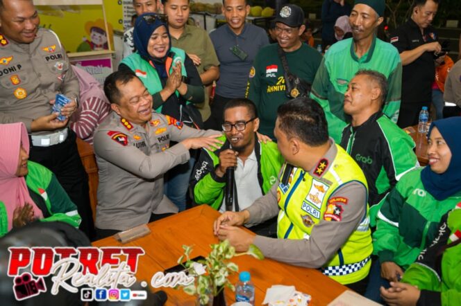 
 Ngopi Bareng Kakorlantas Polri dan Ojol Surabaya, Wujudkan Lalu Lintas Aman dan Humanis