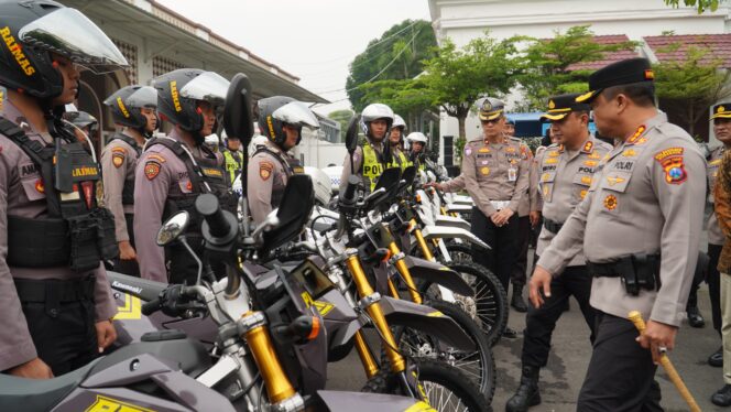 
 Apel Gelar Pasukan Operasi Lilin Semeru 2025, Polrestabes Surabaya Siap Amankan Natal 2025 dan Tahun Baru 2026