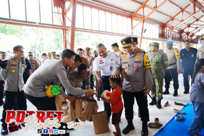 
 Kapolri Tinjau Kesiapan Pengamanan Nataru di Stasiun Semarang Tawang