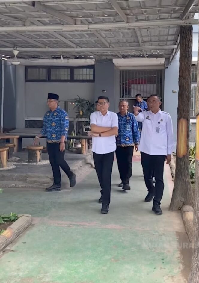 
 Staf Khusus Menteri Imipas Tinjau Layanan dan Keamanan Rutan Kelas I Surabaya