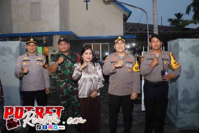 
 Jelang Natal 2025, Kapolres Pelabuhan Tanjung Perak Cek Keamanan Gereja