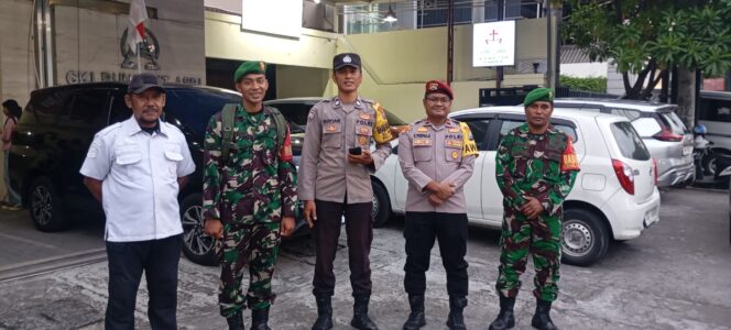 
 Malam Natal, Petugas Gabungan Amankan Ibadah di Gereja GKI Rungkut Kidul