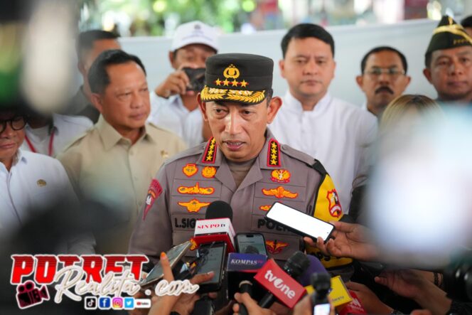 
 Tinjau 2 Gereja, Kapolri Pastikan Pengamanan dan Pelayanan Misa Malam Natal