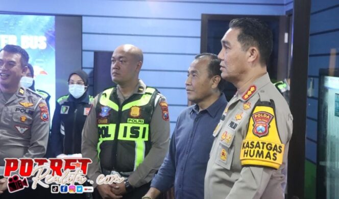 
 Satgas Ops Lilin Semeru Polda Jatim Cek Pospam Terminal Purabaya Pastikan Pelayanan Maksimal