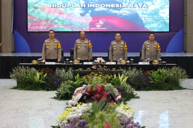 
 Rilis Akhir Tahun, Kapolda Jatim Pastikan Kamtibmas 2025 Kondusif Hingga Penghujung Tahun