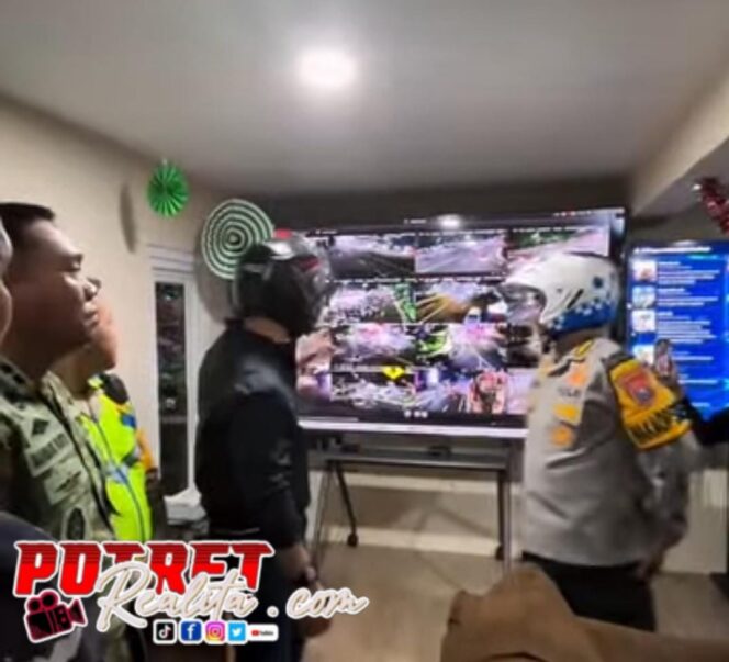 
 Pantau Malam Tahun Baru, Wali Kota Eri Cahyadi Pimpin Patroli Forkopimda Surabaya