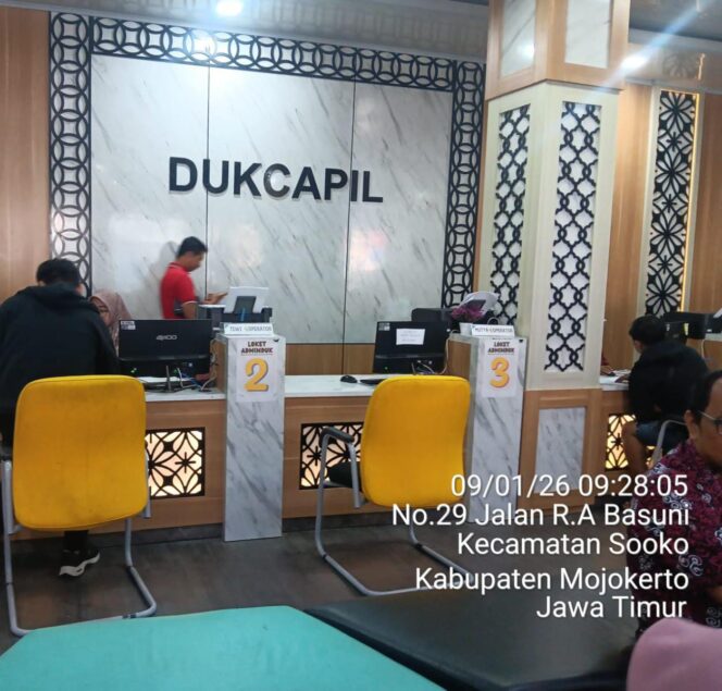 
 Blangko KTP Habis, Warga Mojokerto Justru Ditagih Pinjol oleh Oknum Petugas