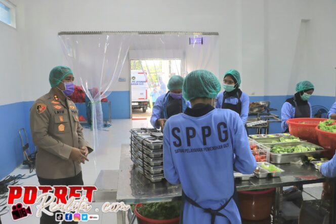 
 SPPG Polres Probolinggo Layani MBG 1.851 Pelajar di Maron