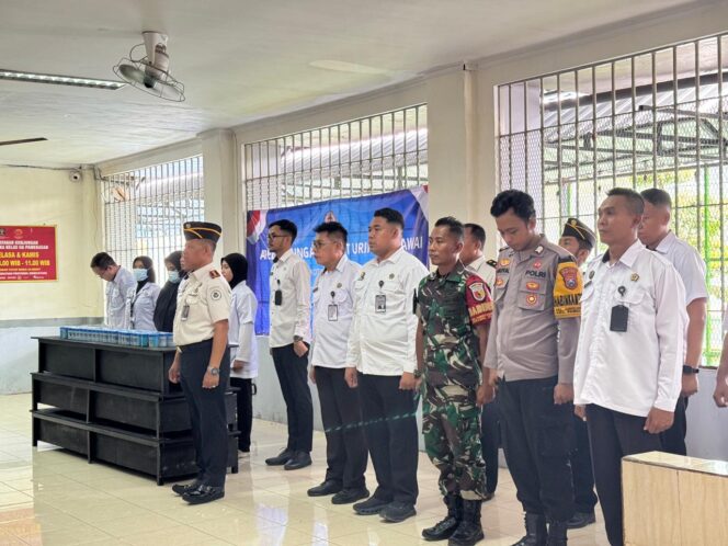 
 Bukti Komitmen Integritas, Seluruh Pegawai Lapas Narkotika Pamekasan Negatif Narkoba