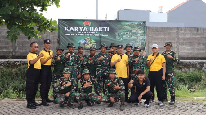 
 Koramil 0830/11 Rungkut Gelar Karya Bakti Bersihkan Sungai Sentong dalam Rangka HUT ke-1 Kodim 0830/Surabaya