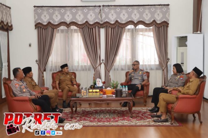 
 Pekan Pertama Menjabat, Kapolres Pasuruan Kota Jalin Silaturahmi dengan Wali Kota