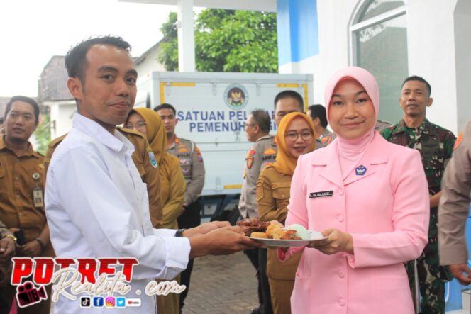 
 2.317 Pelajar Terlayani, Polres Probolinggo Gencarkan Program Makan Bergizi Gratis