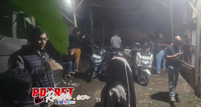 
 Gudang Rongsokan di Sukodono Digerebek, Puluhan Motor dan Mobil Diduga Hasil Kejahatan Diamankan Polisi