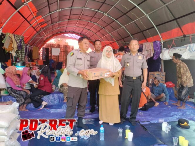 
 Peduli Korban Bencana, Polres Pamekasan Berikan Obat-obatan dan Pelayanan Kesehatan Gratis