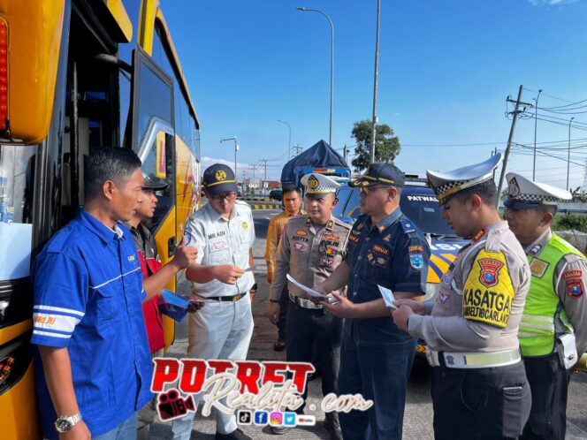 
 Gelar Ramp Check Angkutan Umum Polres Probolinggo Fokus Wujudkan Keselamatan Lalu Lintas